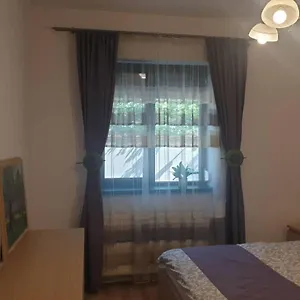 verificați disponibilitatea
